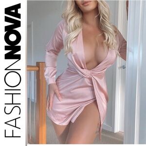 Fashion Nova 🩷Sugar free satin draped front dress XS Blush 💗 nwt